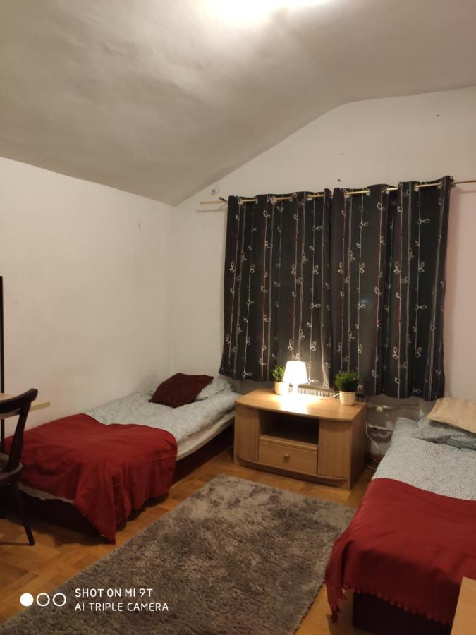 Popularna Guest Home Варшава Екстериор снимка