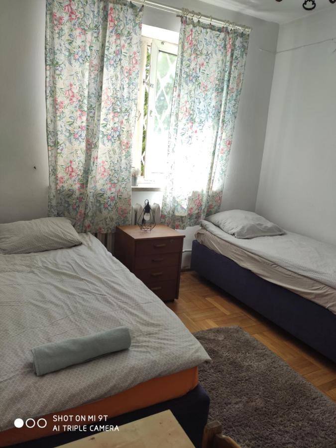 Popularna Guest Home Варшава Екстериор снимка